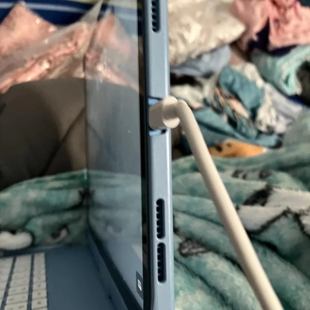 Apple Tablet with Blue Case and White Keyboard used but new